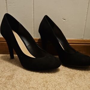 Kelly & Katie Black Suede Heels Rounded Toe